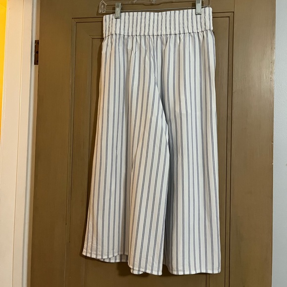 Aritzia Sunday Best Wide Leg Capri Pants - Size Small - White w/Blue Stripes - Picture 2 of 11